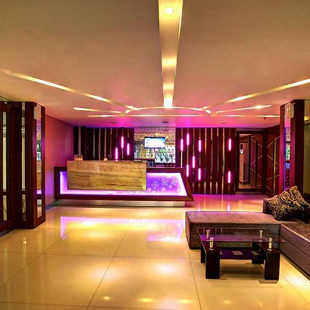 Vio Hotel Veteran Bandung Exterior foto