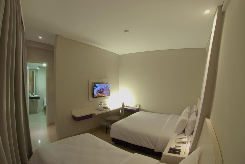 Vio Hotel Veteran Bandung Exterior foto