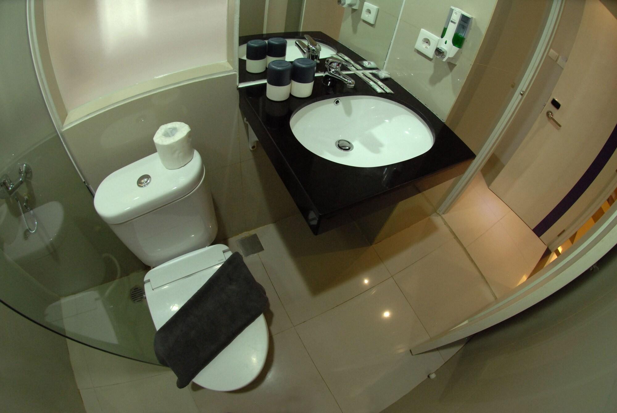 Vio Hotel Veteran Bandung Exterior foto