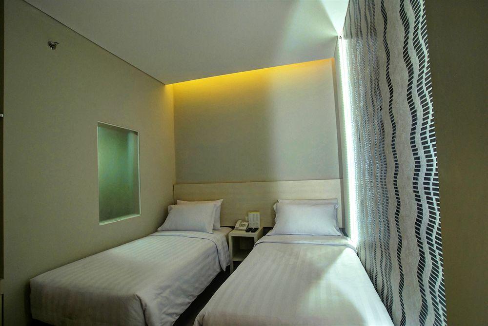 Vio Hotel Veteran Bandung Exterior foto