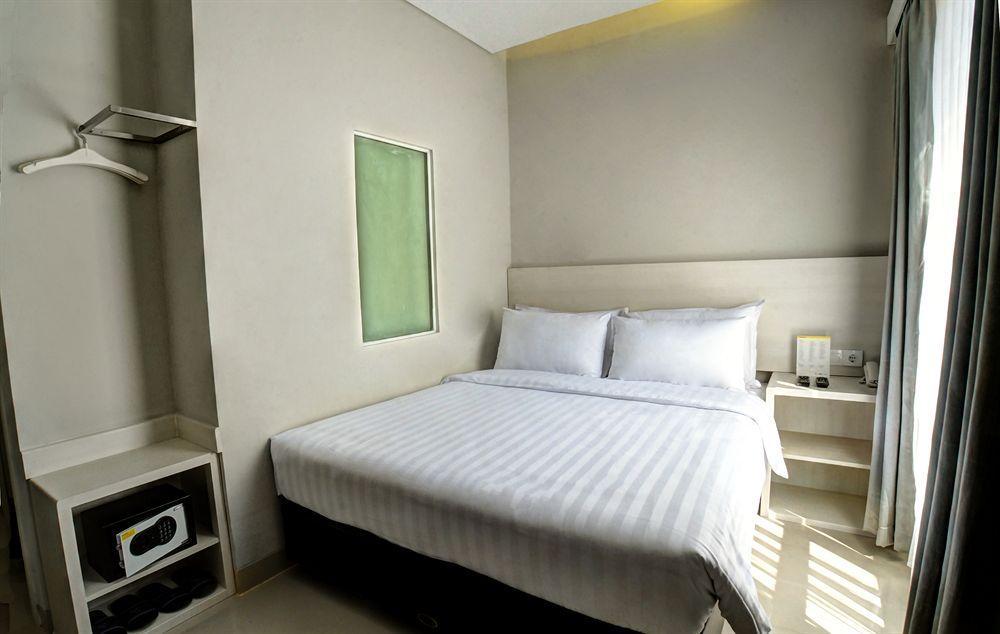 Vio Hotel Veteran Bandung Exterior foto