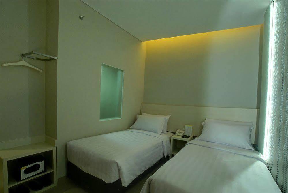 Vio Hotel Veteran Bandung Exterior foto